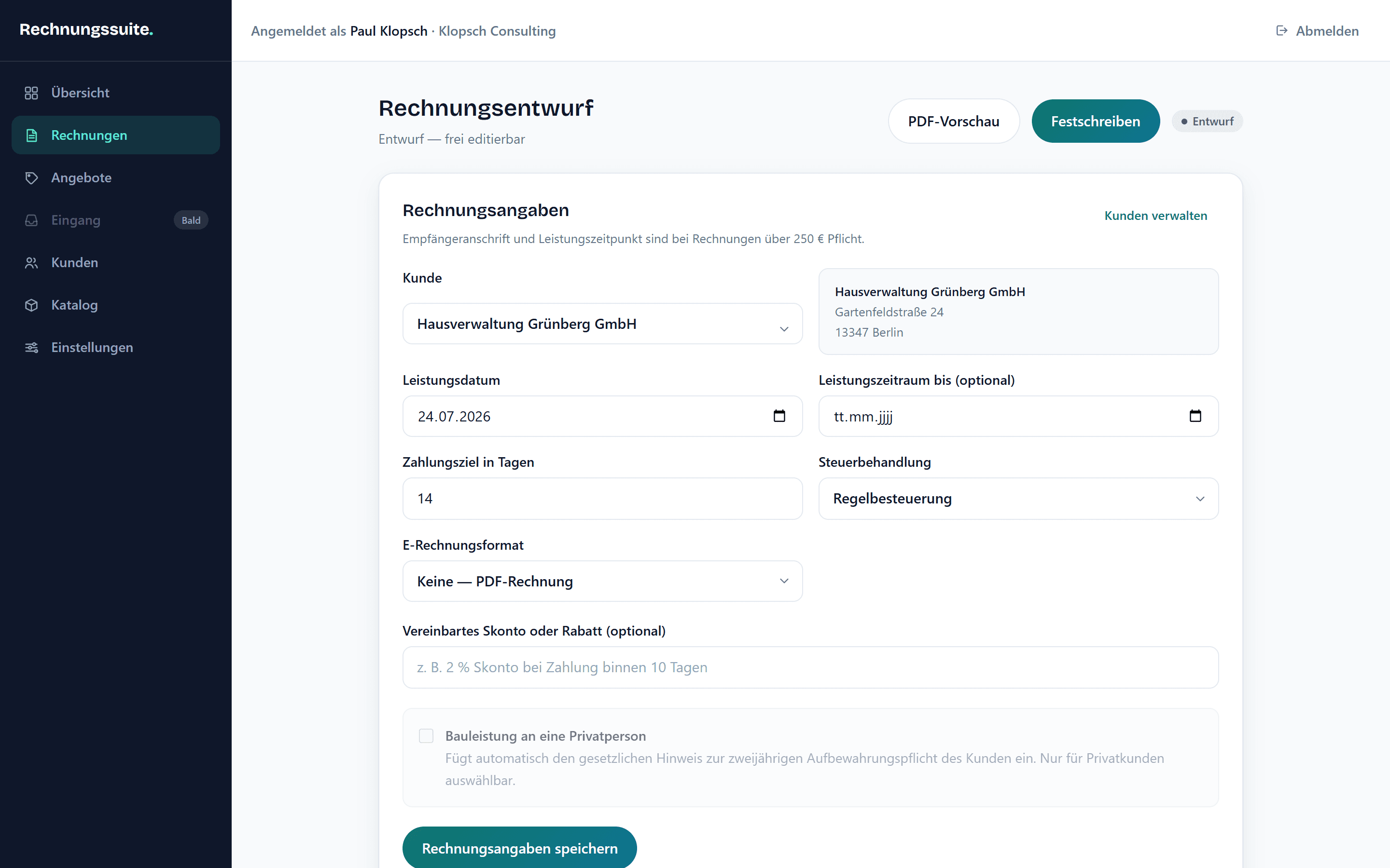 Beleg-Editor der Rechnungssuite mit gefüllter Beispielrechnung: Kunde Hausverwaltung Grünberg GmbH samt Anschrift, Leistungsdatum, Zahlungsziel, Steuerbehandlung und E-Rechnungsformat